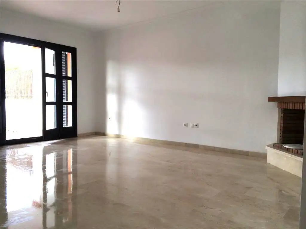 Sala de estar de Casa adosada en venta en Marbella con Aire acondicionado, Calefacción y Terraza