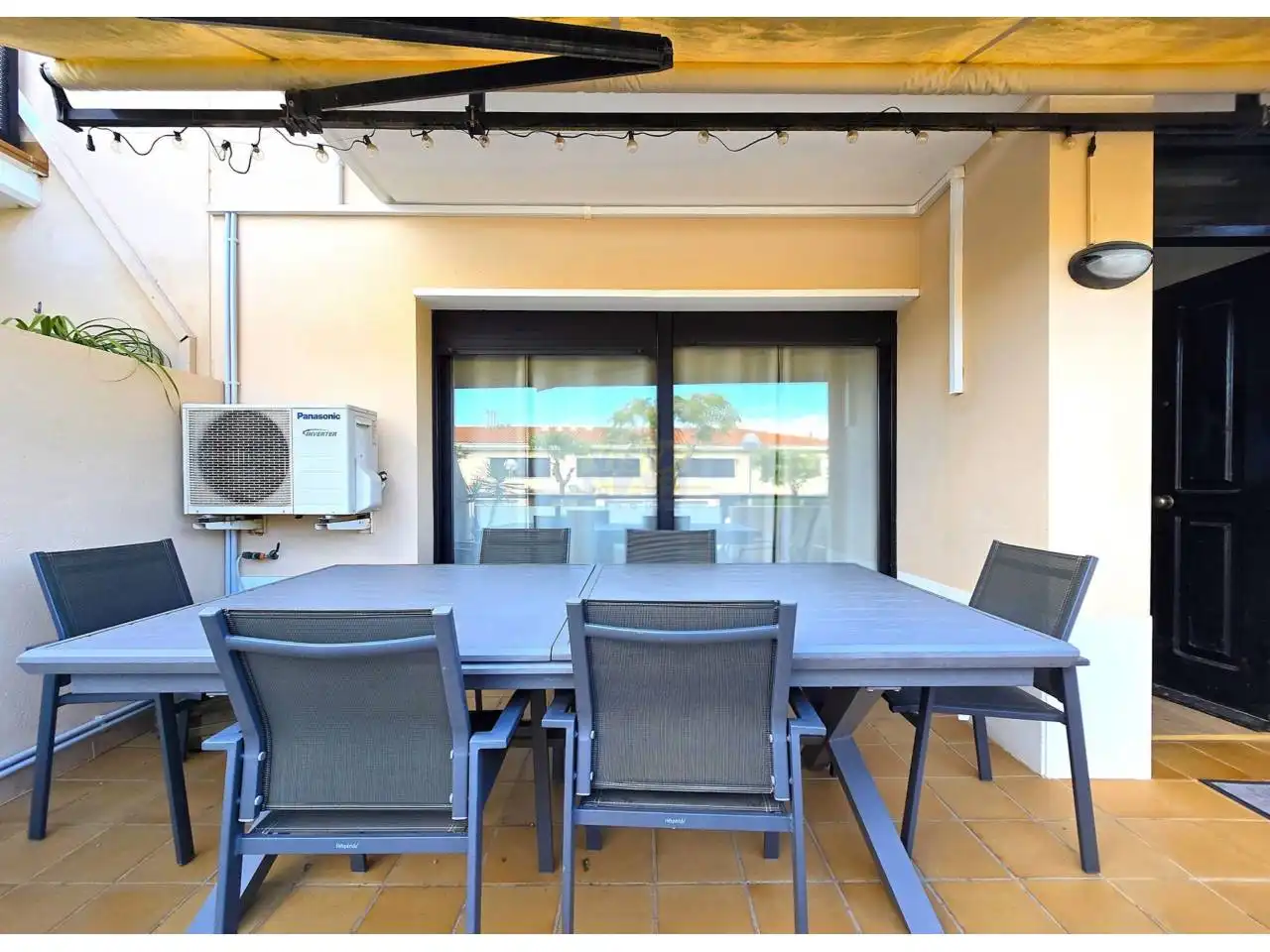Terraza de Casa adosada en venta en Vilanova i la Geltrú con Aire acondicionado, Calefacción y Jardín privado