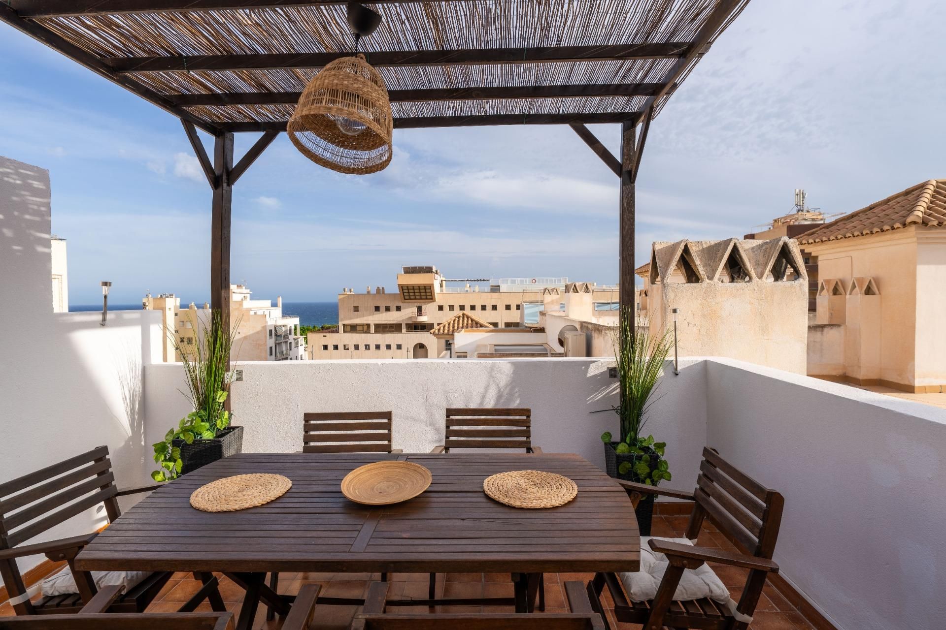 Terraza de Ático de alquiler en Roquetas de Mar con Aire acondicionado, Terraza y Piscina comunitaria