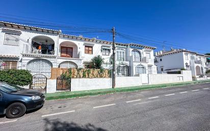 Außenansicht von Wohnungen zum verkauf in Torrevieja mit Balkon