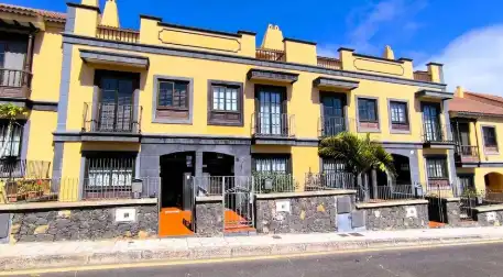 Vista exterior de Casa adosada en venda en San Cristóbal de la Laguna amb Aire condicionat, Jardí privat i Terrassa