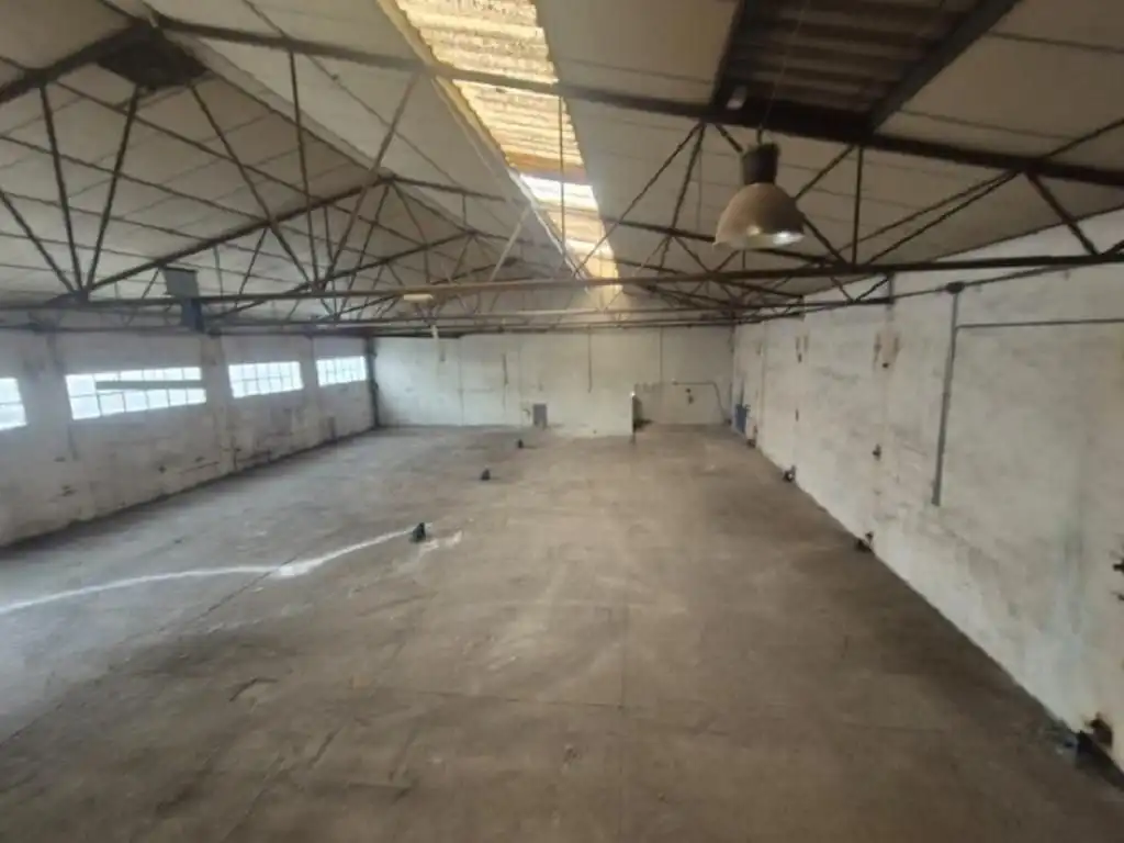 Nave industrial en venta en Camarma de Esteruelas
