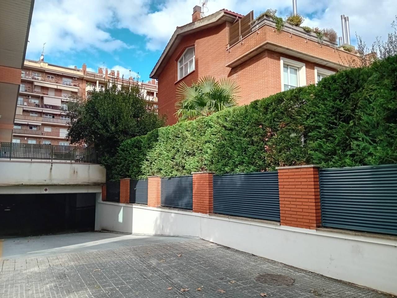 Vista exterior de Garatge de lloguer en Manresa amb Alarma