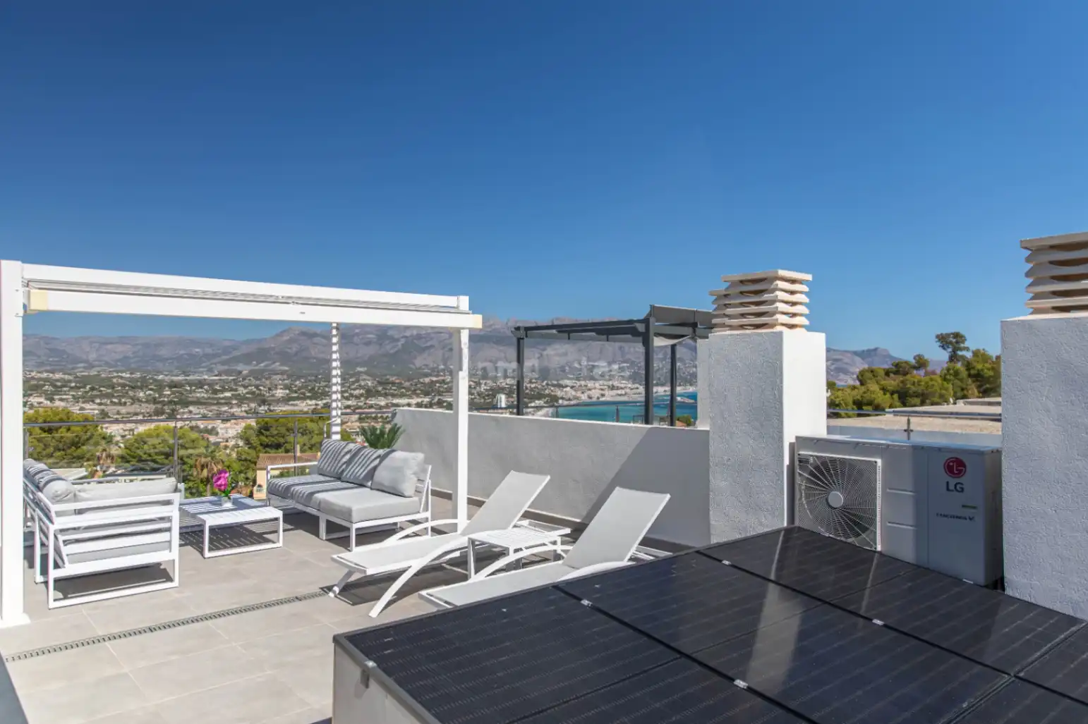 Terraza de Casa o chalet en venta en L'Alfàs del Pi con Aire acondicionado, Calefacción y Jardín privado