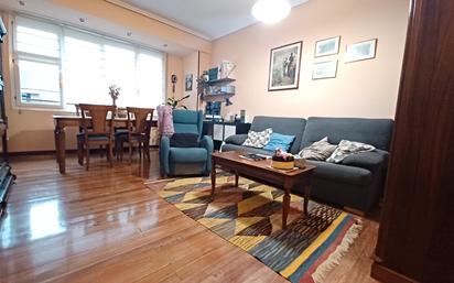 Sala d'estar de Pis en venda en Bilbao  amb Calefacció, Parquet i Traster