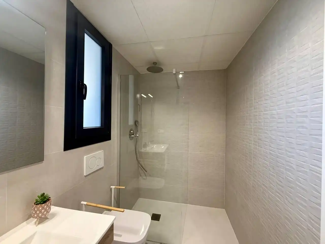 Baño de Ático en venta en Orihuela con Aire acondicionado, Terraza y Trastero