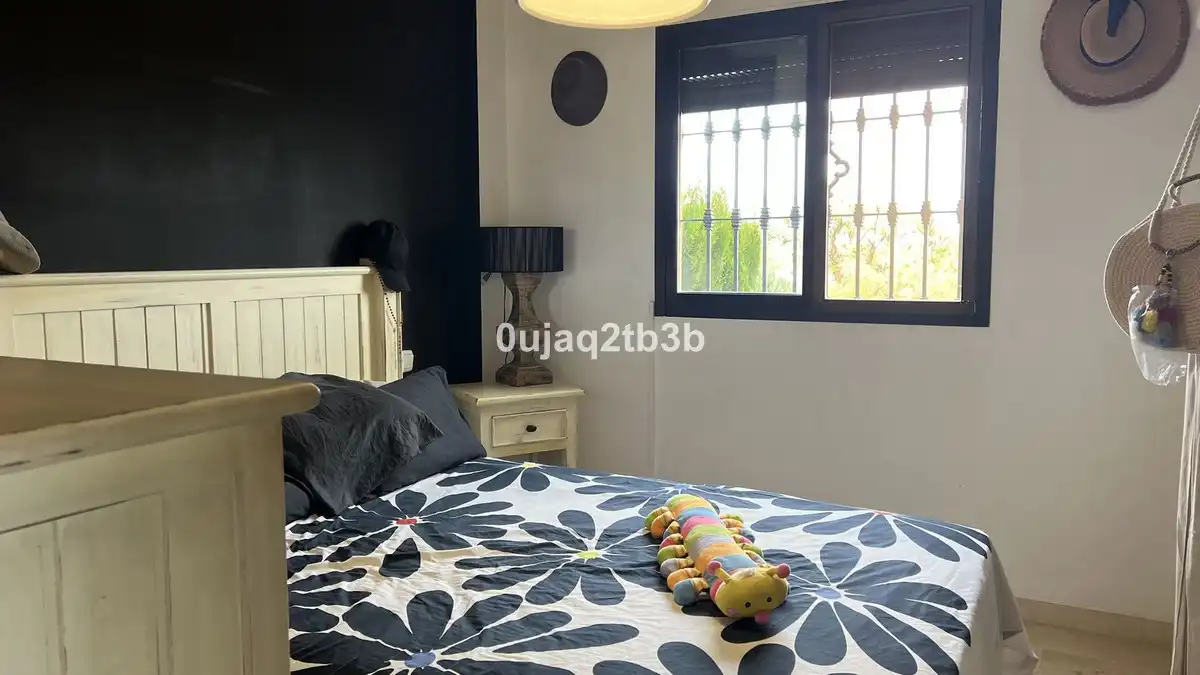 Dormitori de Apartament en venda en Estepona amb Aire condicionat, Terrassa i Piscina comunitària