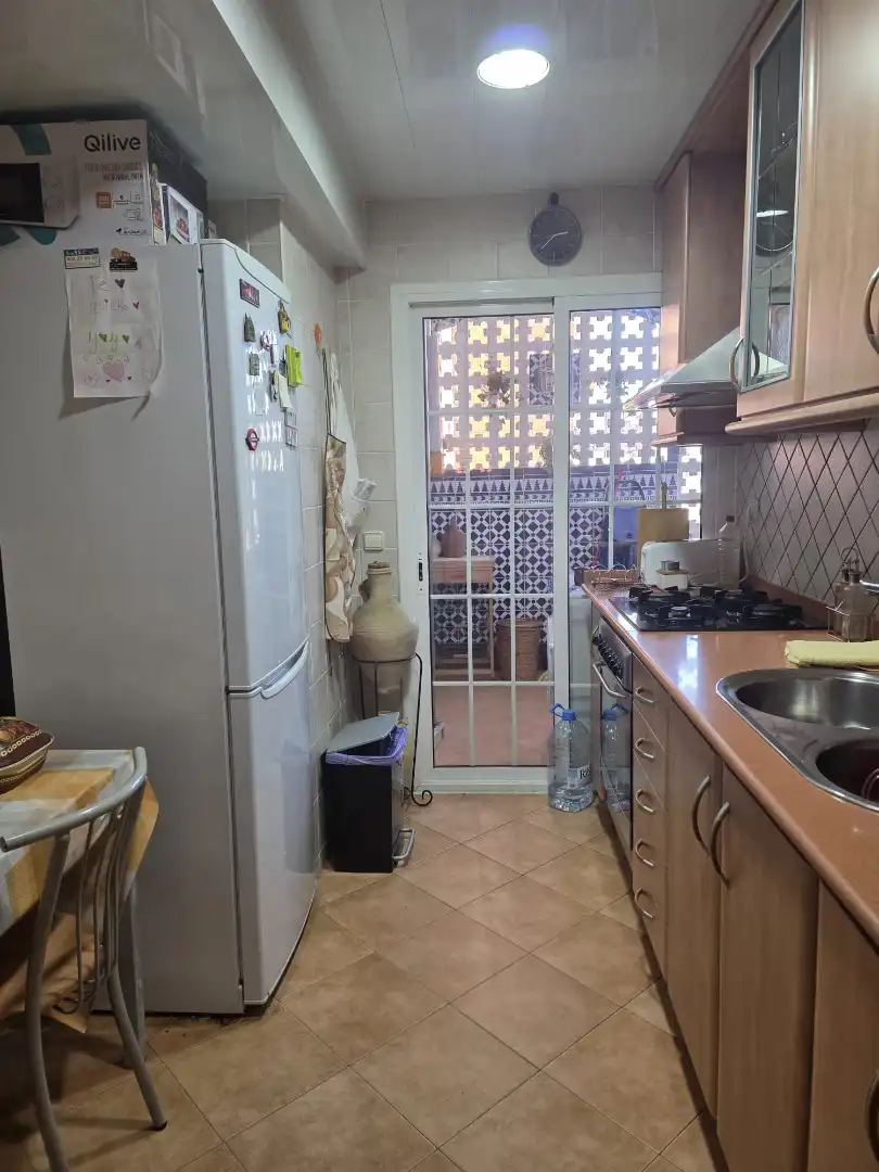 Küche von Wohnung zum Verkauf in L'Hospitalet de Llobregat mit Ofen und Balkon