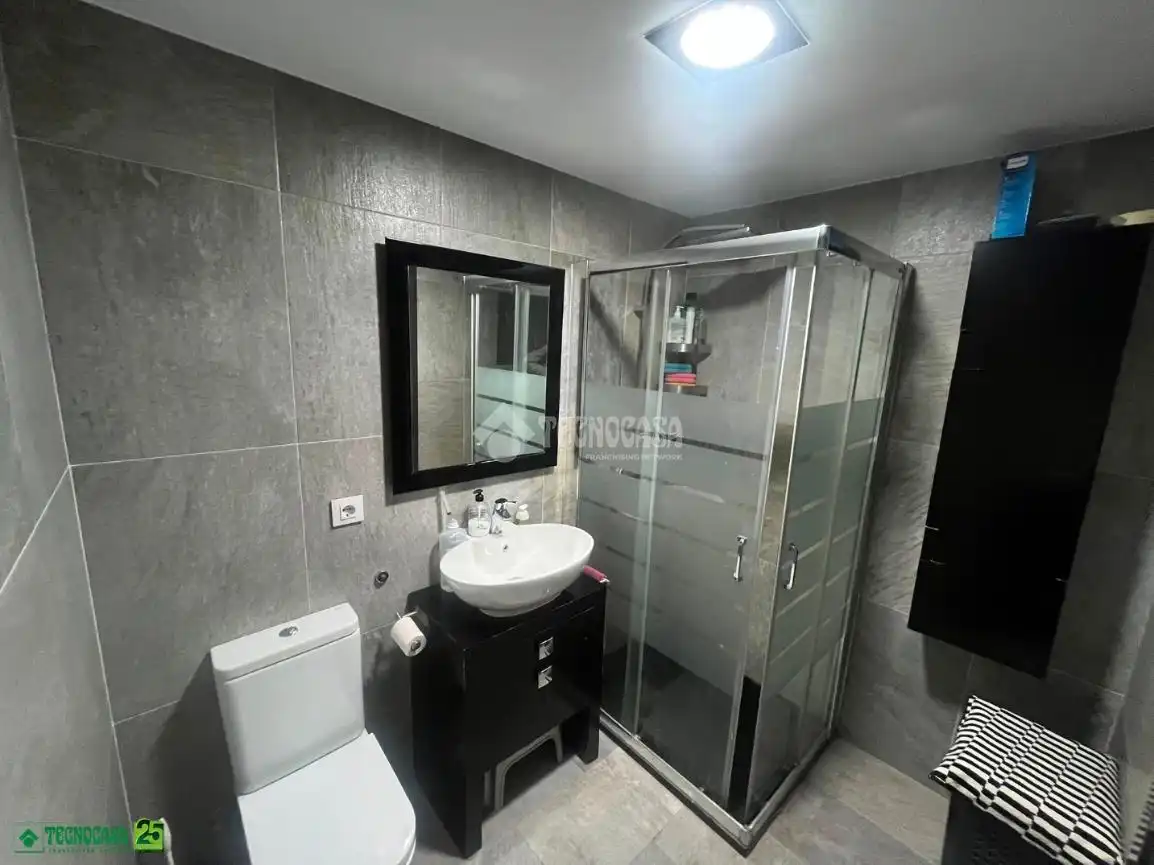 Baño de Casa adosada en venta en Miguelturra con Aire acondicionado, Calefacción y Piscina comunitaria
