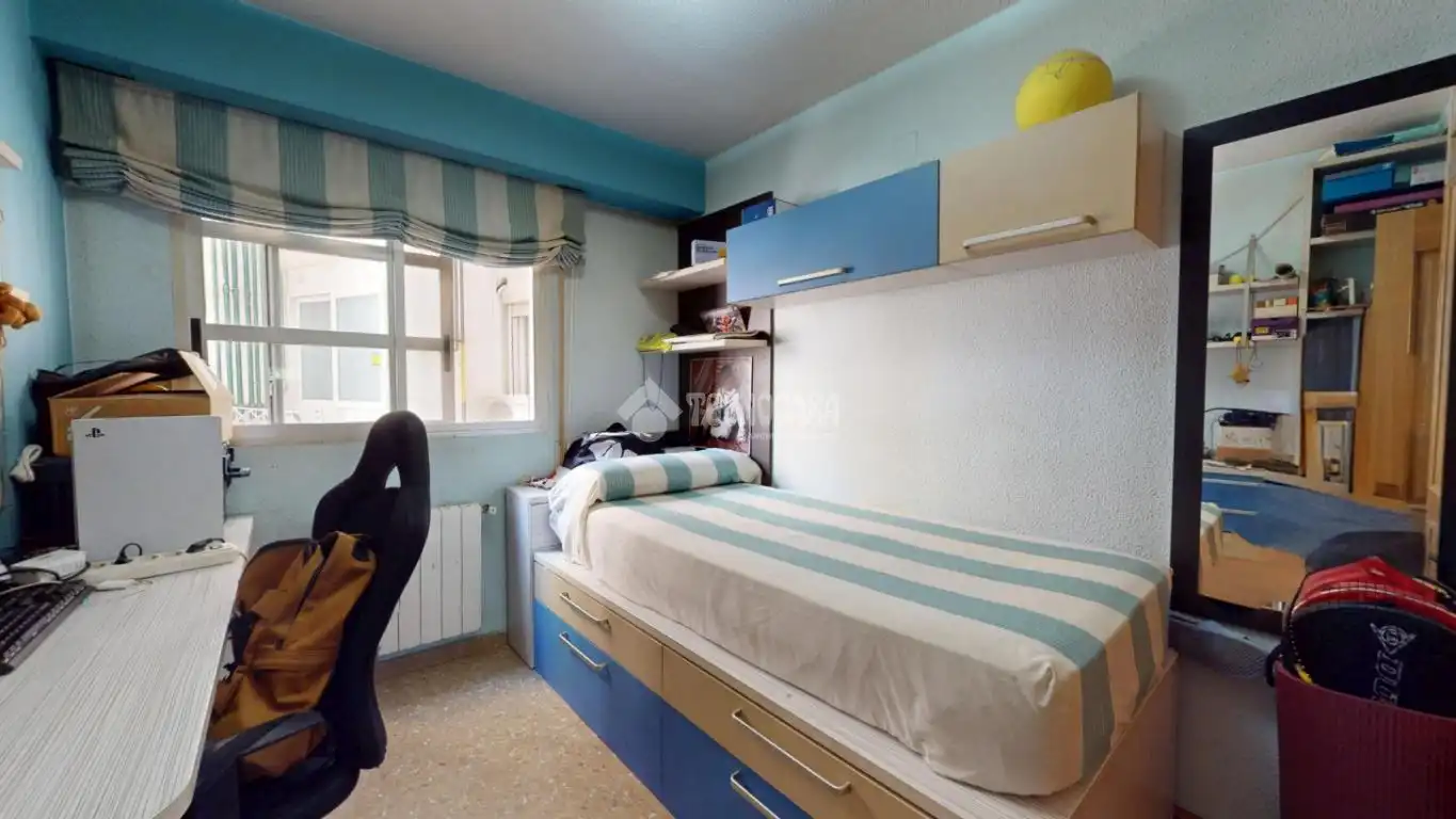 Bedroom of Flat for sale in Valencia  with Air Conditioner, Heating and Balcony