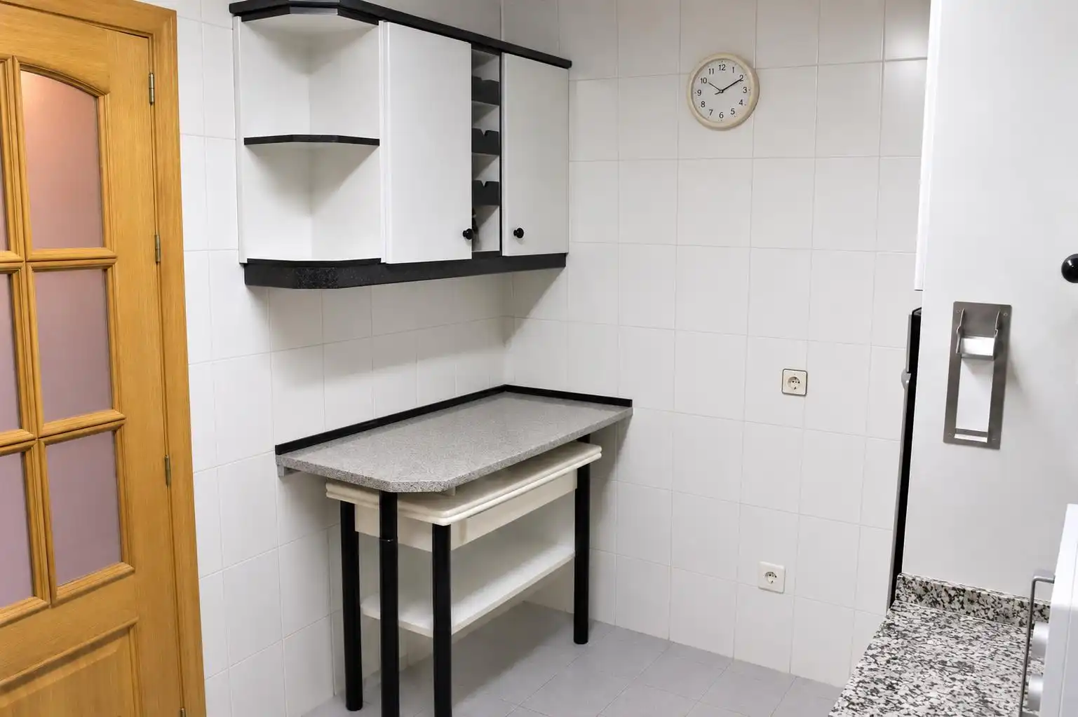Cocina de Piso de alquiler en Málaga con Aire acondicionado, Calefacción y Jardín privado