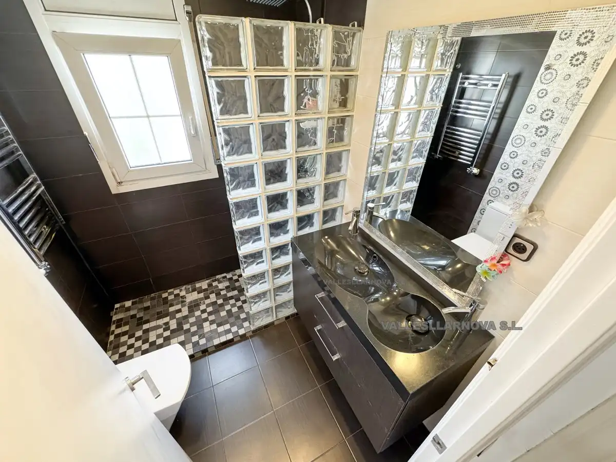 Baño de Casa adosada en venta en Parets del Vallès con Jardín privado y Terraza