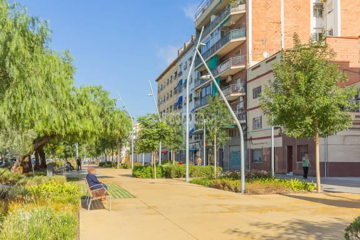 Vista exterior de Piso en venta en Santa Coloma de Gramenet con Terraza y Trastero