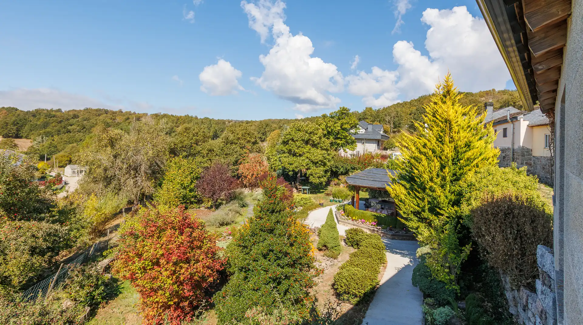 Garden of Commercial properties for sale in A Veiga 