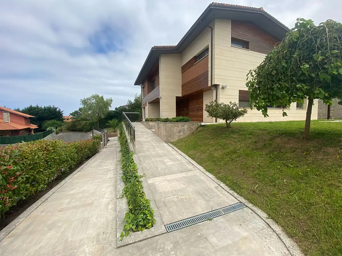 Vista exterior de Casa o chalet en venta en Llanes con Calefacción, Jardín privado y Terraza
