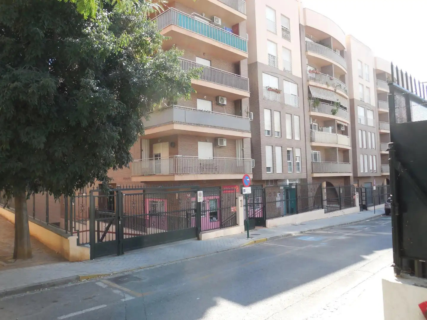 Vista exterior de Garaje en venta en Granada