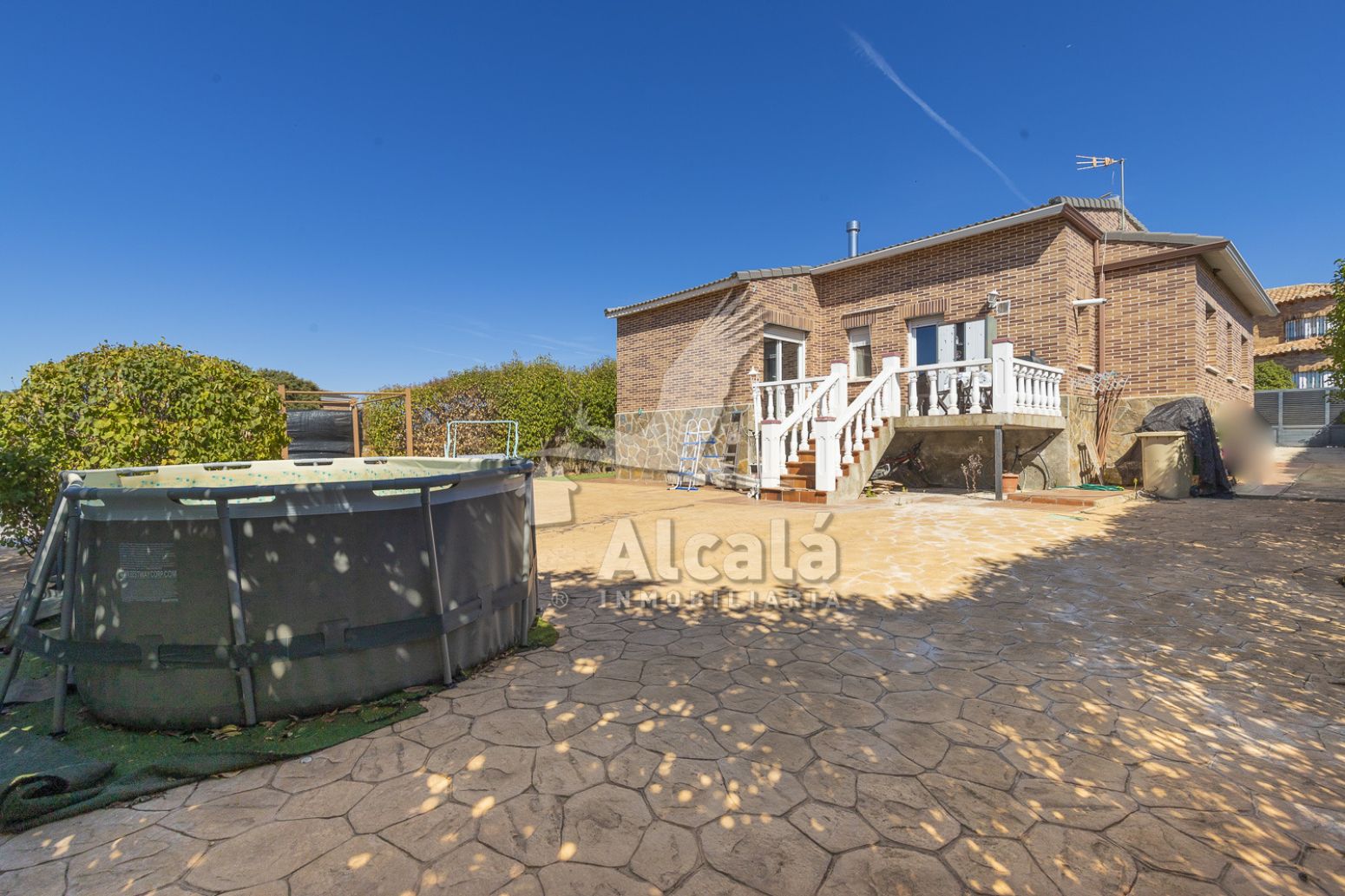 Vista exterior de Casa o chalet en venta en Chiloeches con Calefacción, Terraza y Piscina