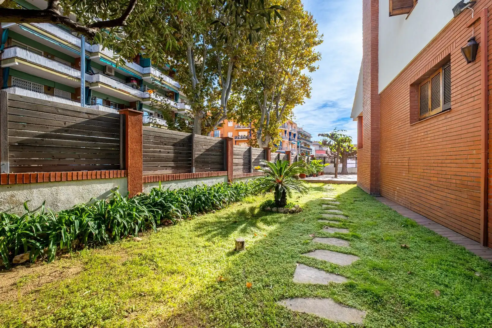 Jardín de Casa adosada en venta en Premià de Mar con Aire acondicionado, Calefacción y Jardín privado