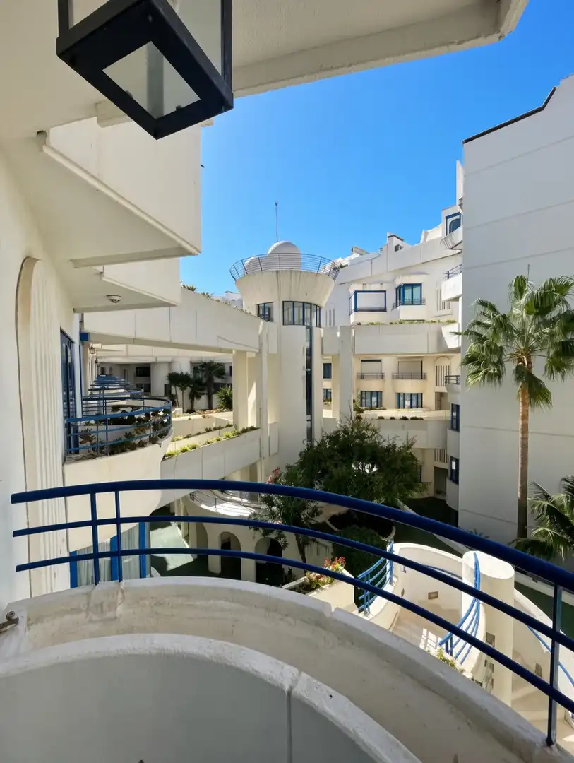 Vista exterior de Dúplex en venda en Marbella amb Aire condicionat, Terrassa i Traster
