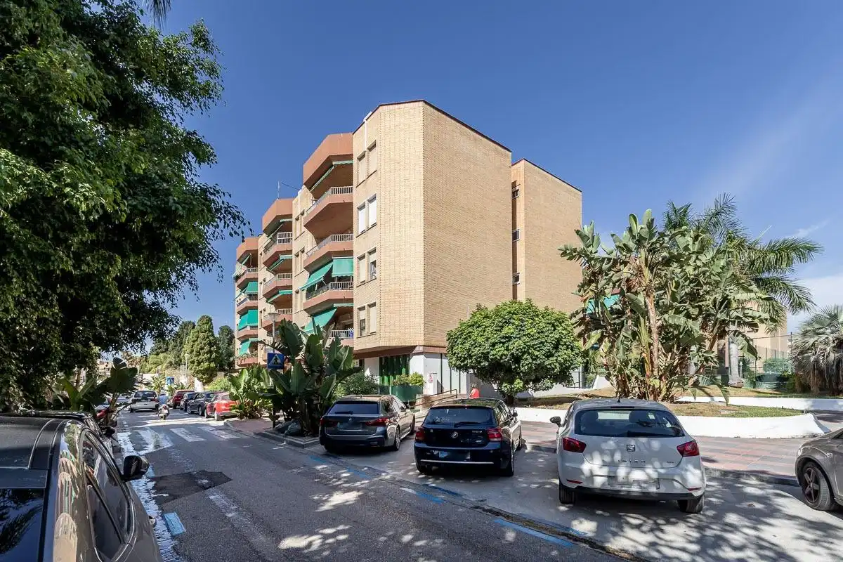 Vista exterior de Local en venta en Almuñécar