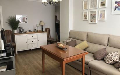 Living room of Flat for sale in  Sevilla Capital  with Air Conditioner, Heating and Furnished