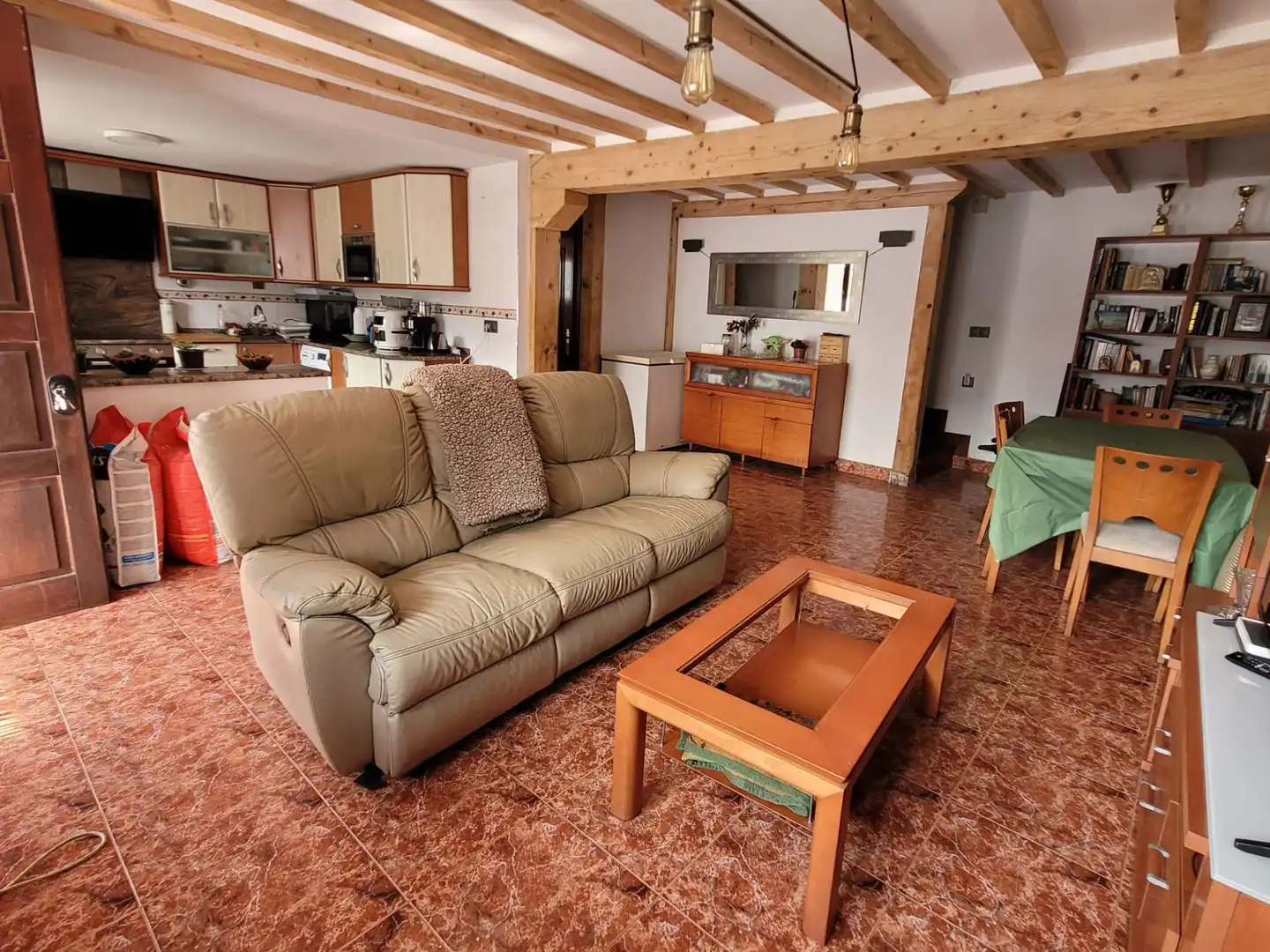 Sala de estar de Casa o chalet en venta en Castro-Urdiales con Calefacción y Jardín privado
