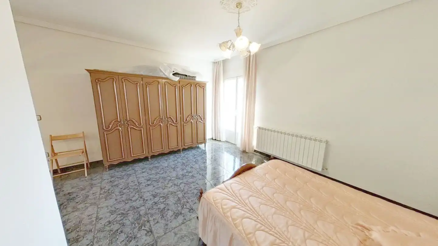 Habitación de Piso en venta en Navahermosa con Calefacción, Terraza y Amueblado