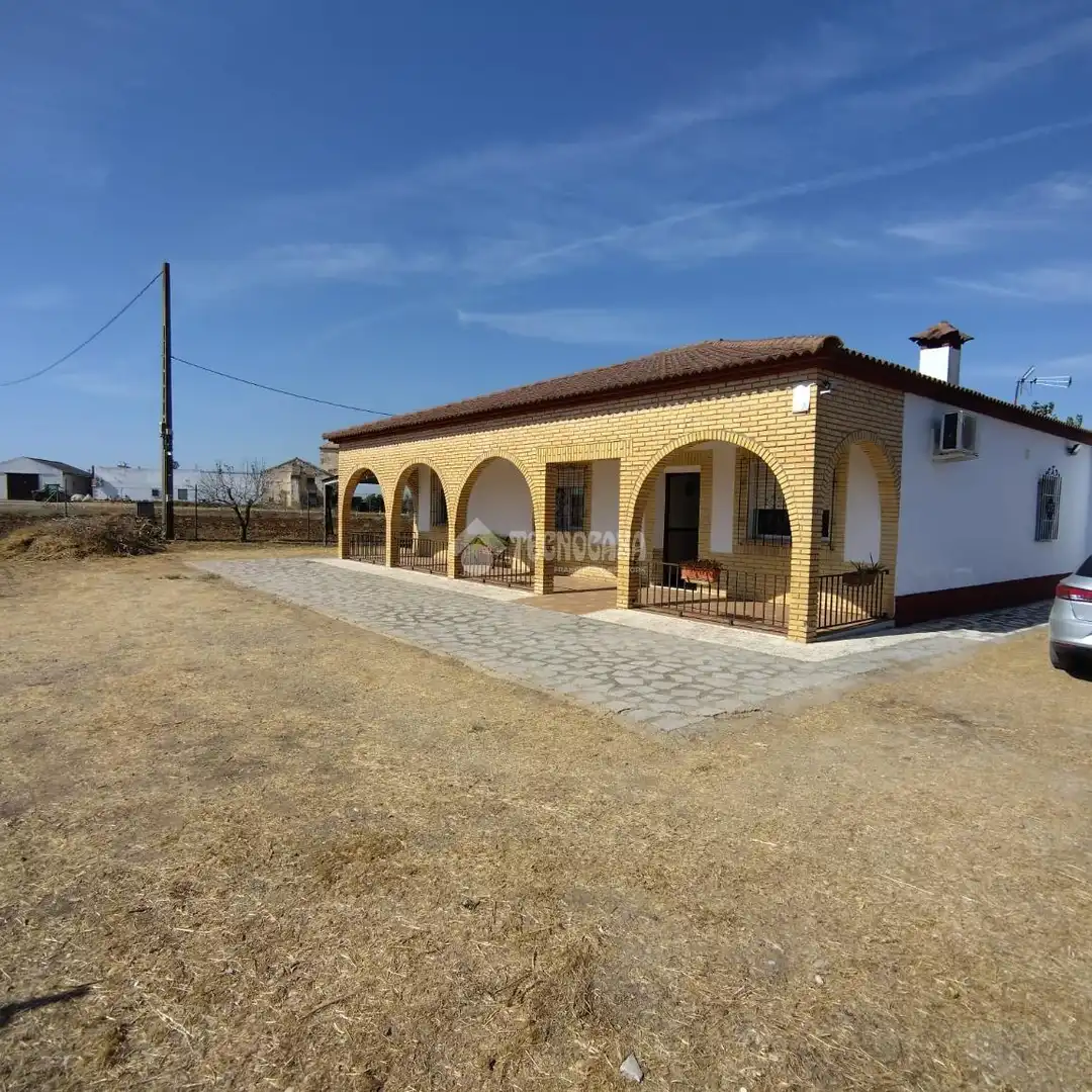 Casa rústica en venda a La Carlota, imagen 2