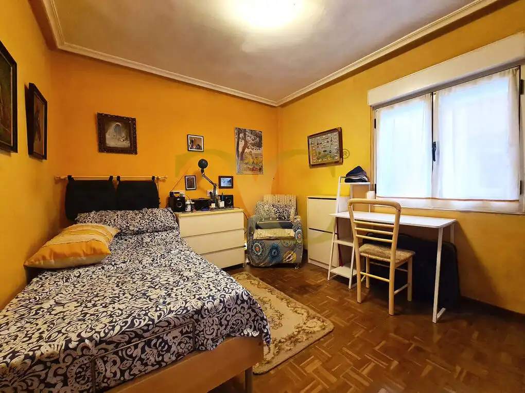 Habitación de Piso en venta en Gijón  con Calefacción, Jardín privado y Trastero
