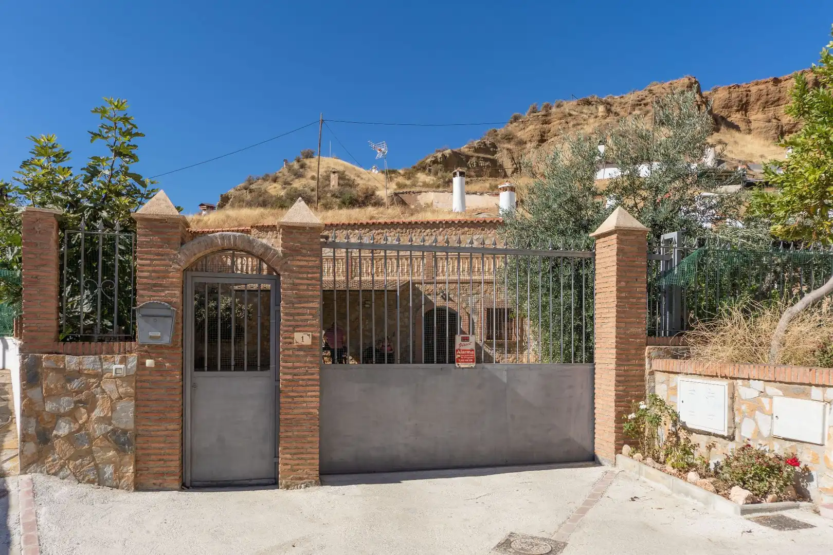 Exterior view of Country homes for sale in Guadix  with Terrace, Storage room and Furnished