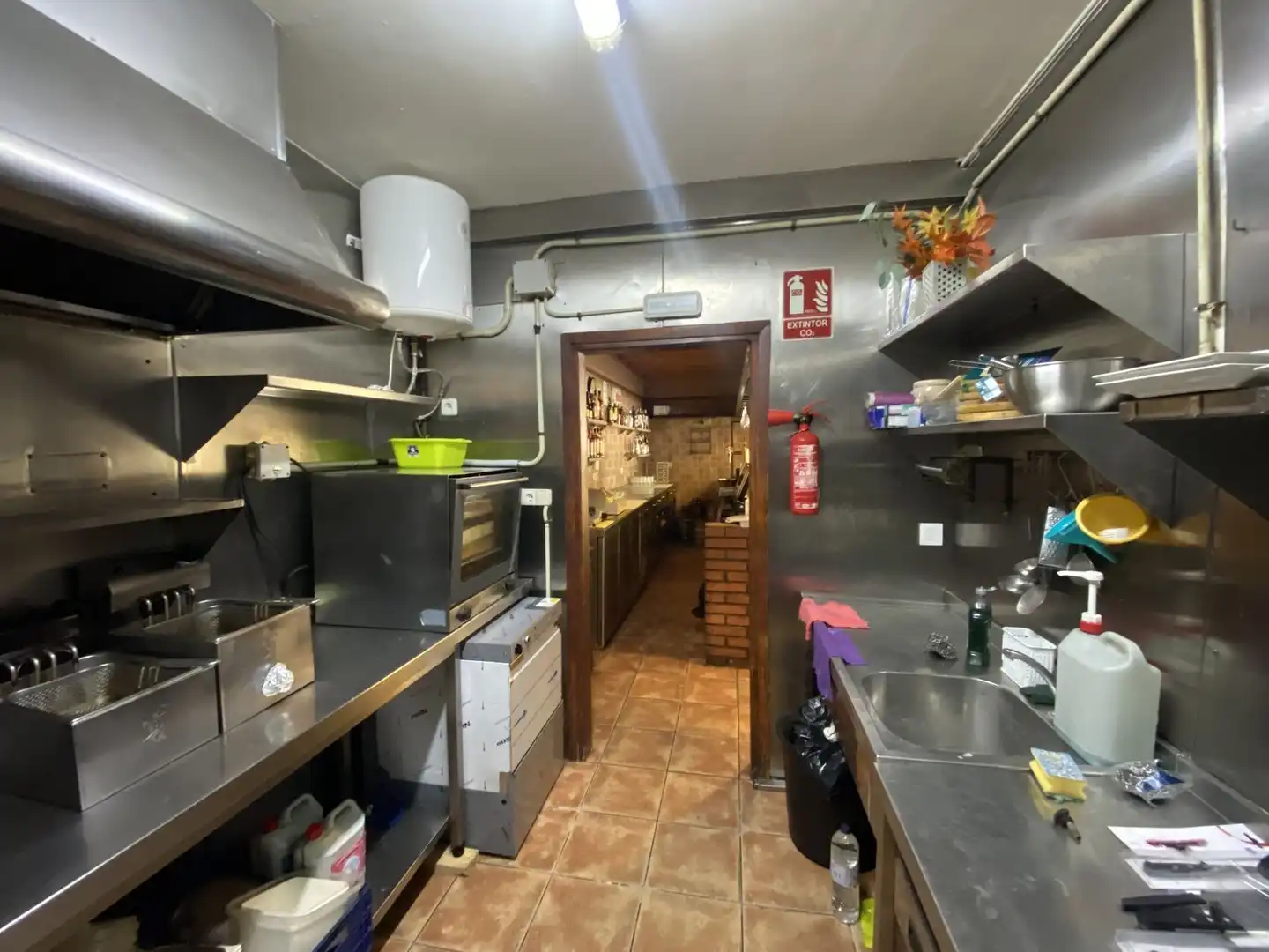 Cuina de Local en venda en Cornellà de Llobregat amb Aire condicionat