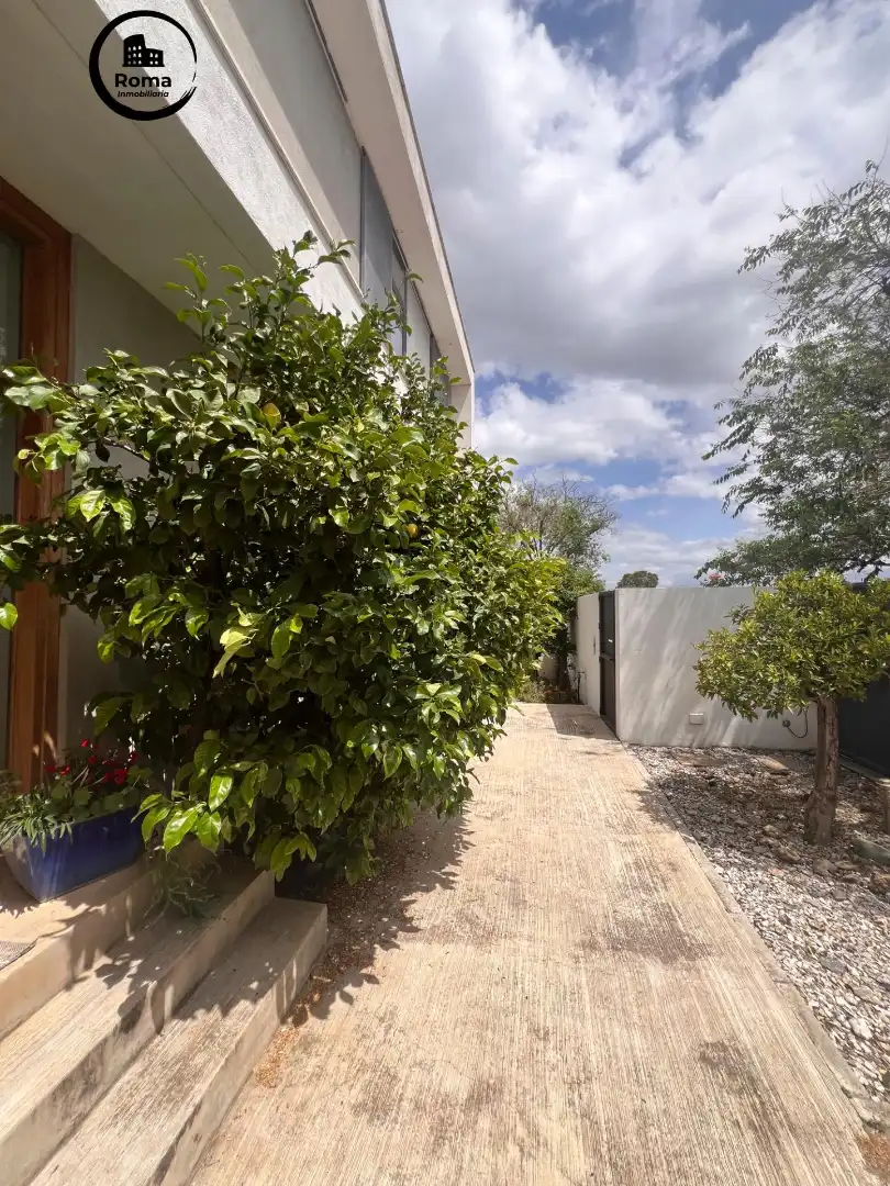 Vista exterior de Casa o xalet en venda en Las Gabias amb Aire condicionat, Calefacció i Jardí privat