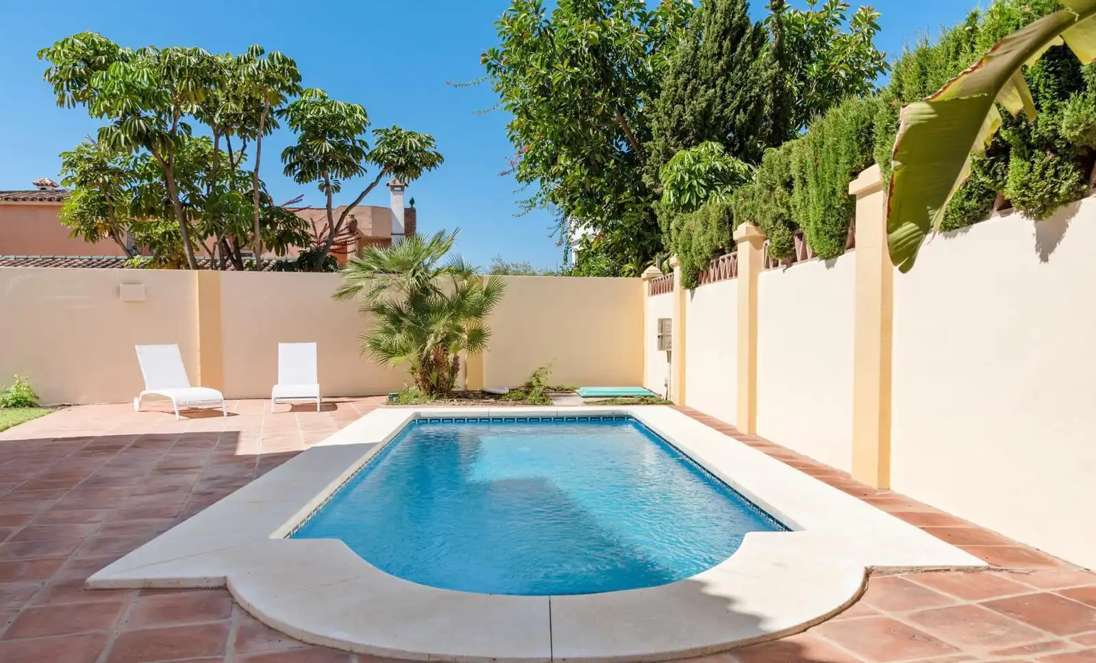 Swimming pool of Houses for sale in Marbella  with Air Conditioner, Heating and Terrace