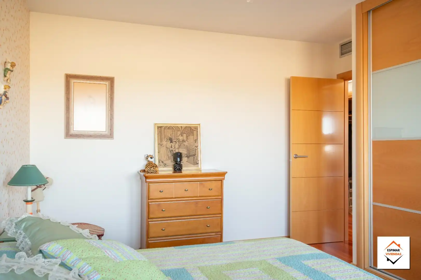 Schlafzimmer von Einfamilien-Reihenhaus zum Verkauf in Villanueva de Gállego mit Heizung, Privatgarten und Terrasse