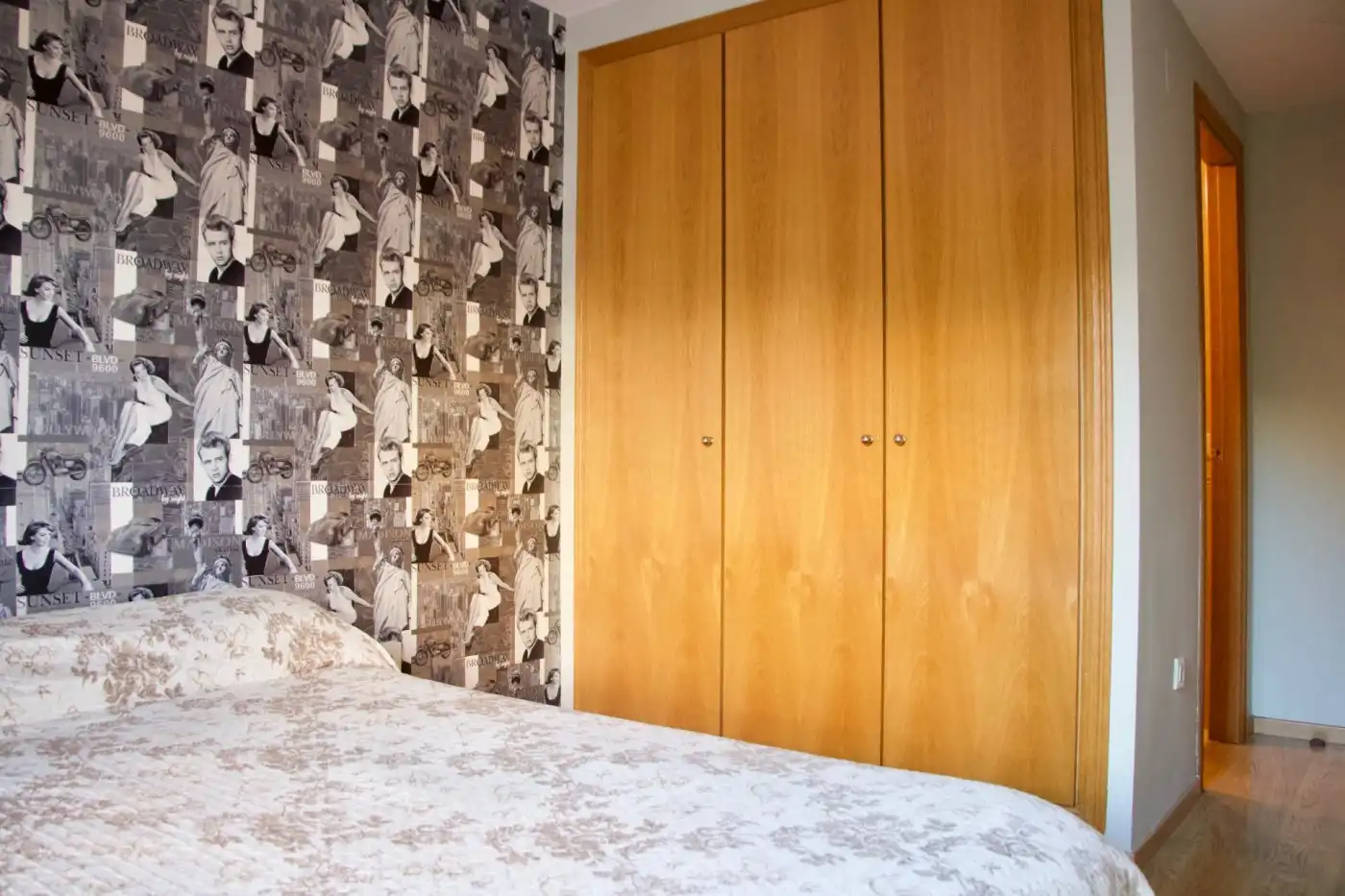 Dormitori de Apartament de lloguer en Moncada amb Aire condicionat, Parquet i Balcó