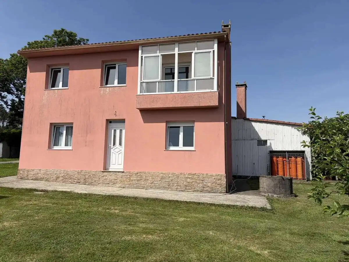 Casa adosada en venta en Oroso