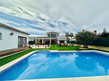 Villa mit Pool zum Verkauf in Lepe