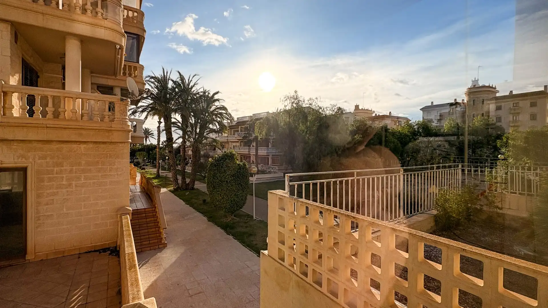 Vista exterior de Casa o chalet en venta en Guardamar del Segura con Aire acondicionado, Jardín privado y Terraza