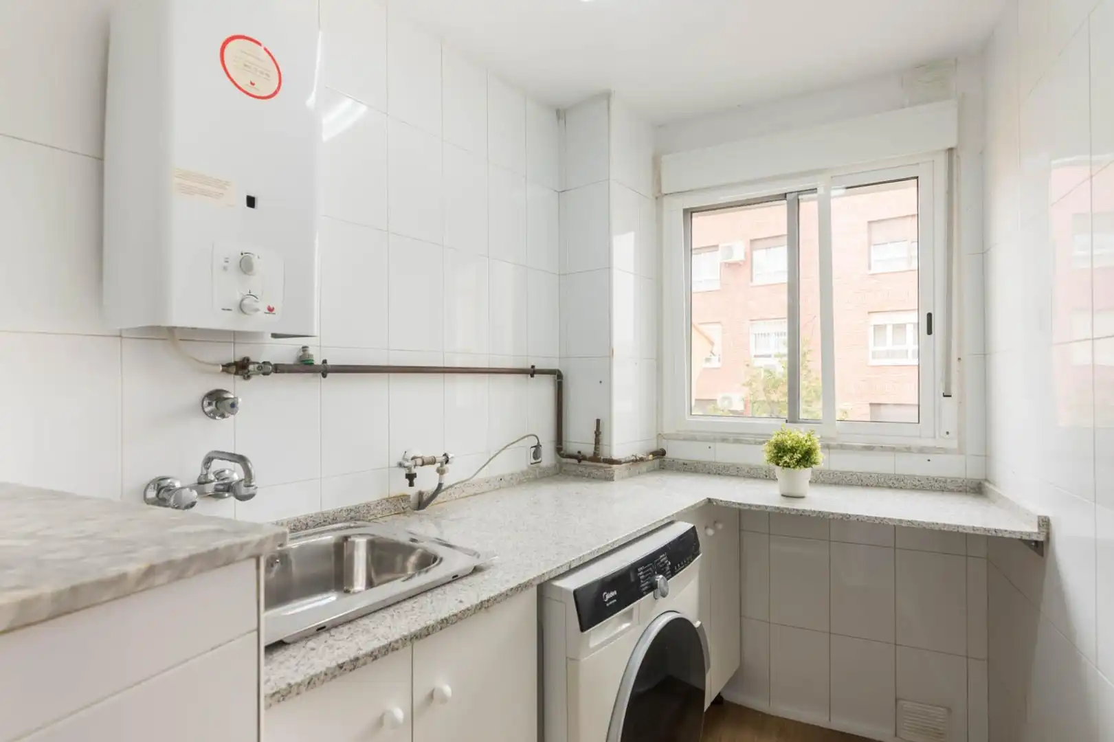 Küche von Wohnung zum Verkauf in Santomera mit Klimaanlage, Privatgarten und Abstellraum
