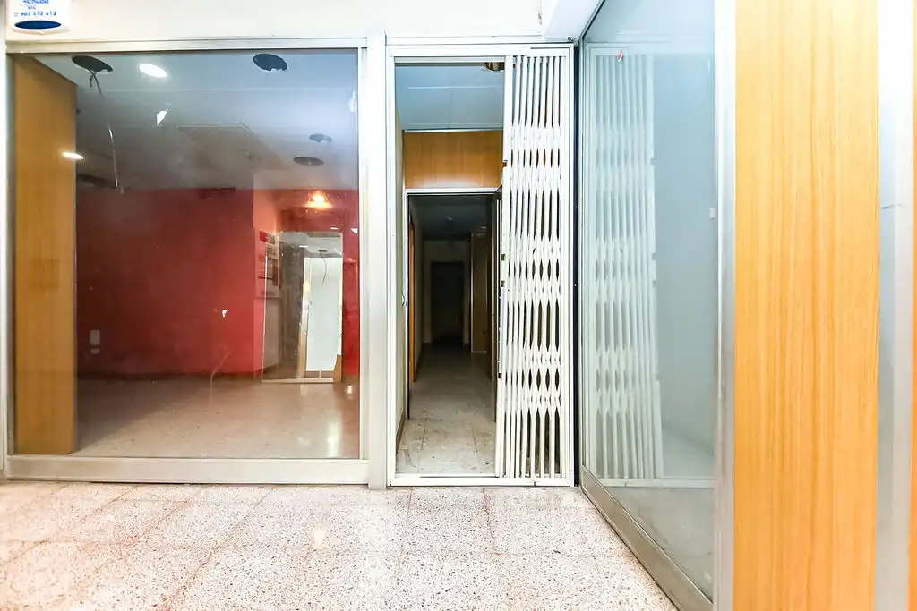 Gewerbefläche zum Verkauf in Av Prat de la Riba, imagen 4