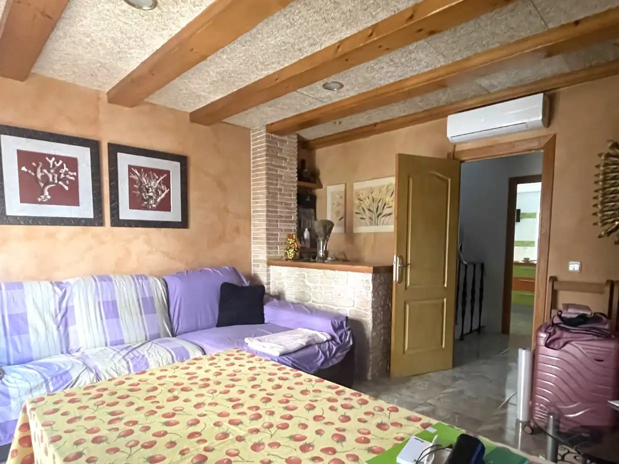Sala d'estar de Casa adosada en venda en Muro de Alcoy amb Aire condicionat, Terrassa i Balcó