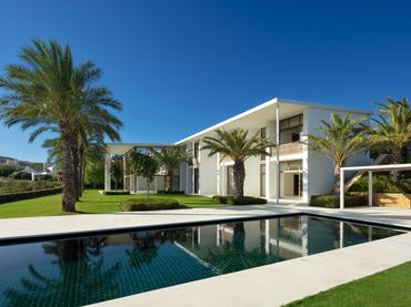 Villa con piscina in vendita a Urbanizacion Cortesin