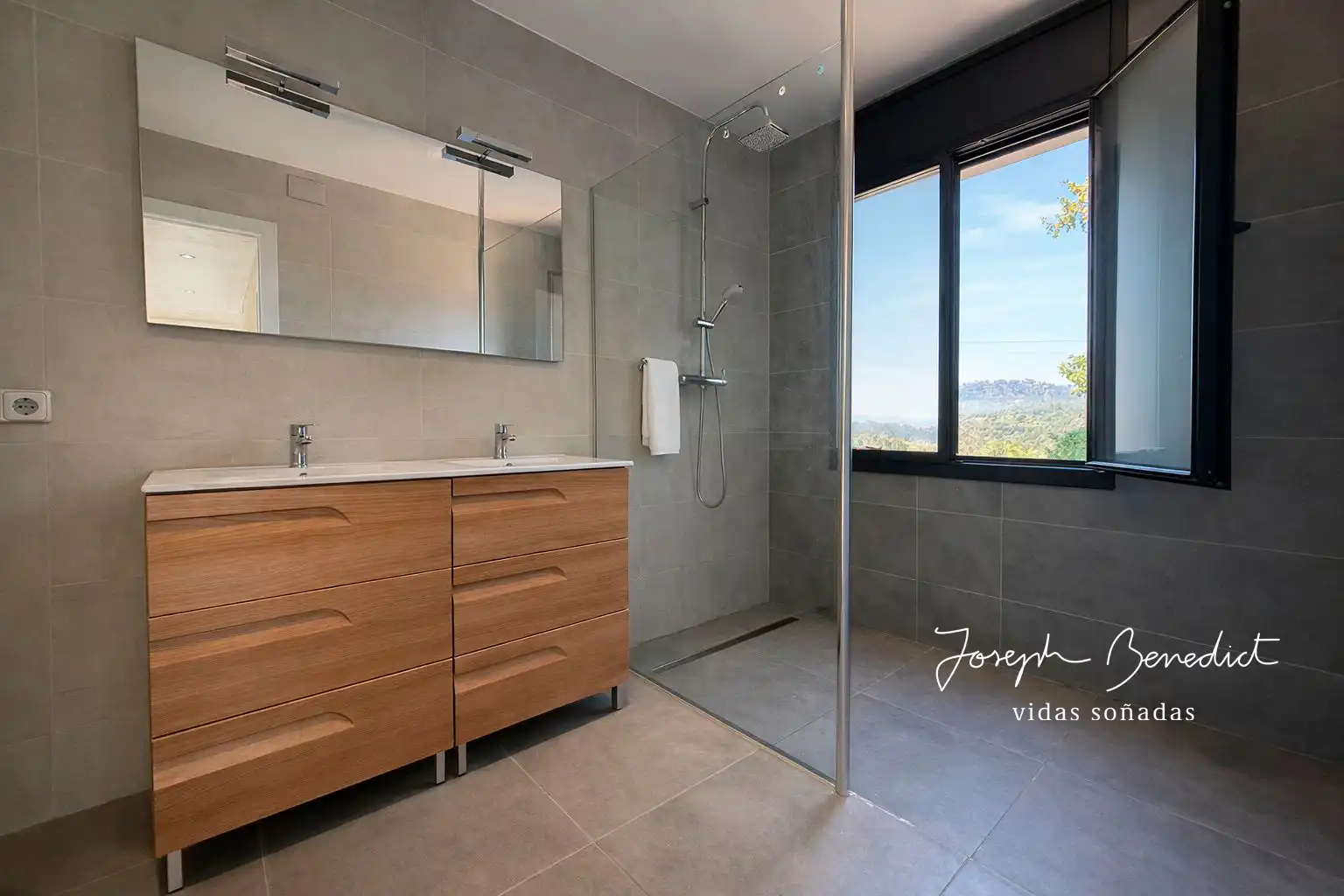Bany de Casa o xalet en venda en Castelldefels amb Aire condicionat, Calefacció i Jardí privat