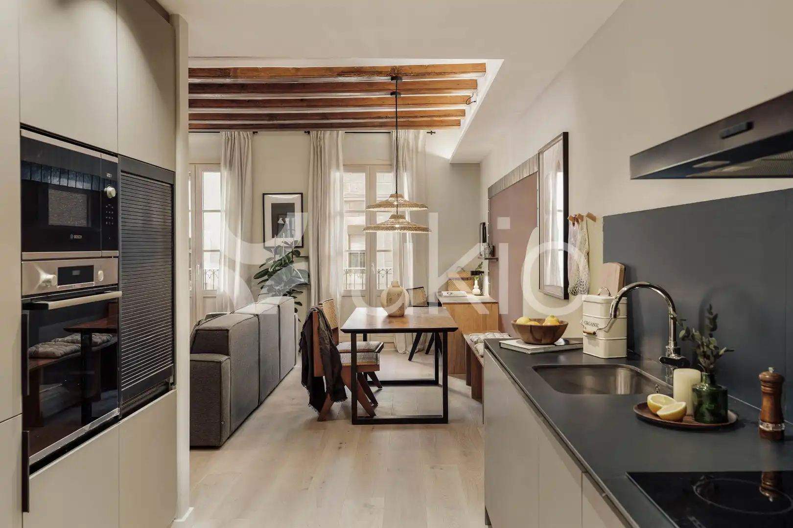 Cuina de Apartament de lloguer en Barcelona amb Aire condicionat, Calefacció i Moblat