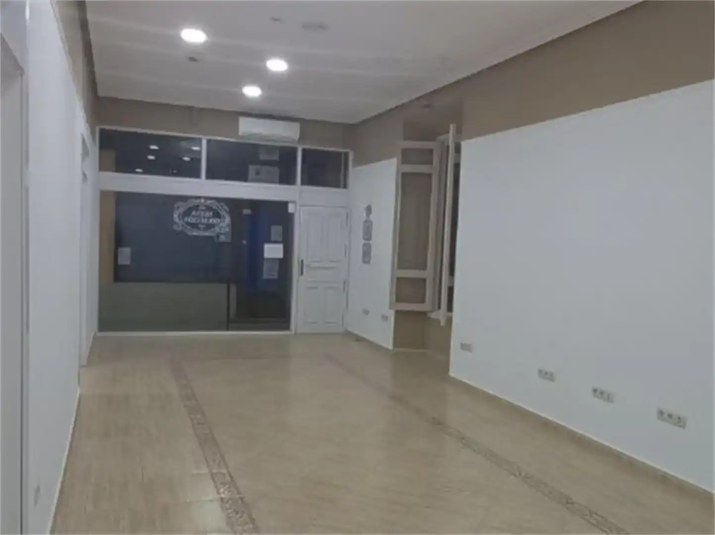 Commercial properties for rent in Marmolejo  with Air Conditioner