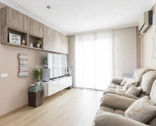 Sala d'estar de Apartament en venda en Sant Boi de Llobregat amb Aire condicionat i Balcó