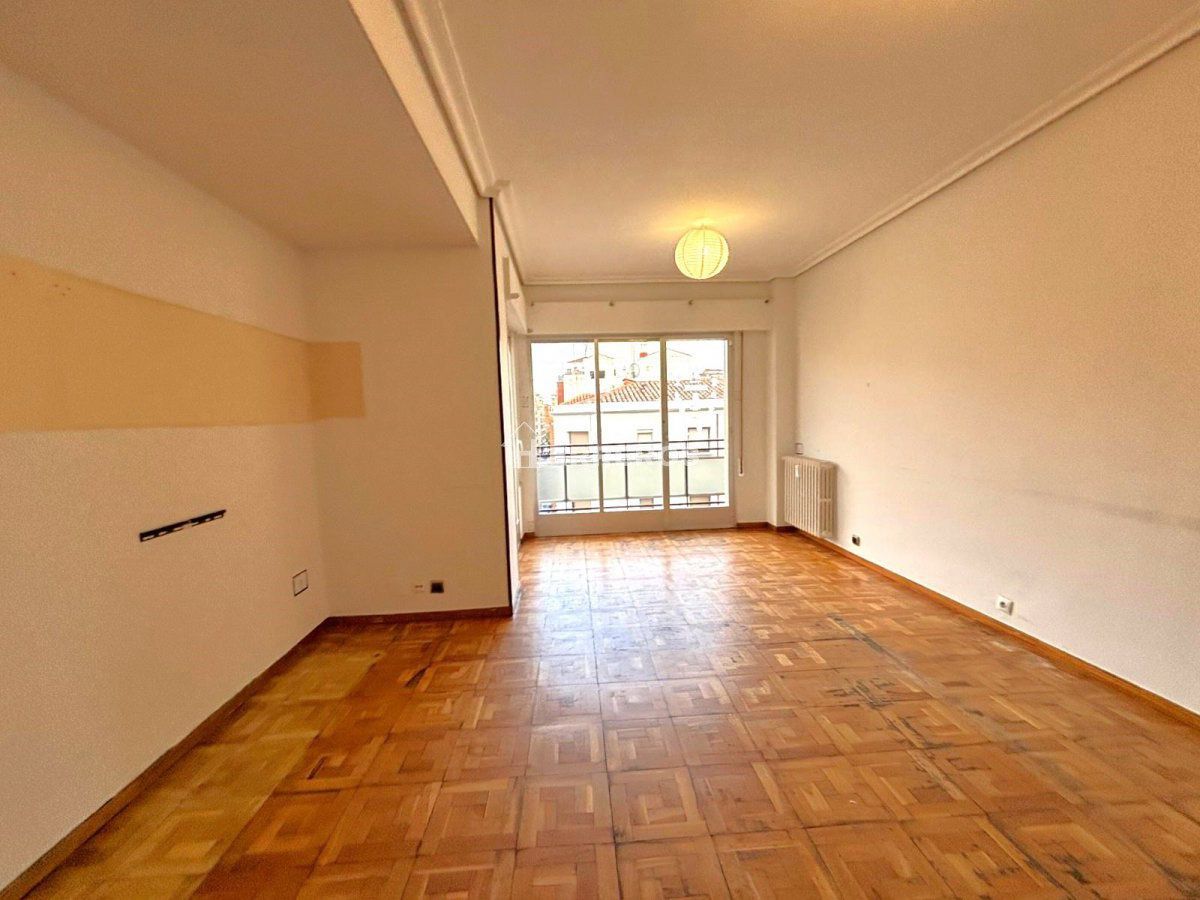 Dormitori de Pis en venda en  Logroño amb Calefacció, Parquet i Terrassa