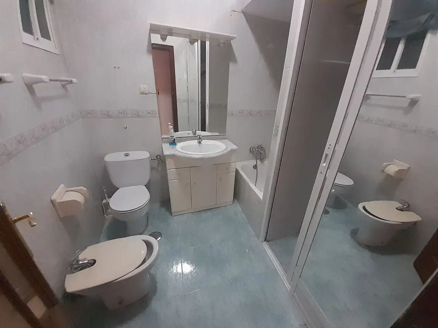Bathroom of Flat for rent in Jaén  with Air Conditioner, Heating and Storage room