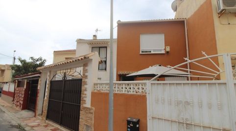 Foto 2 de Casa adosada en venda a Calle Calle Segura, Aguas Nuevas, Torrevieja