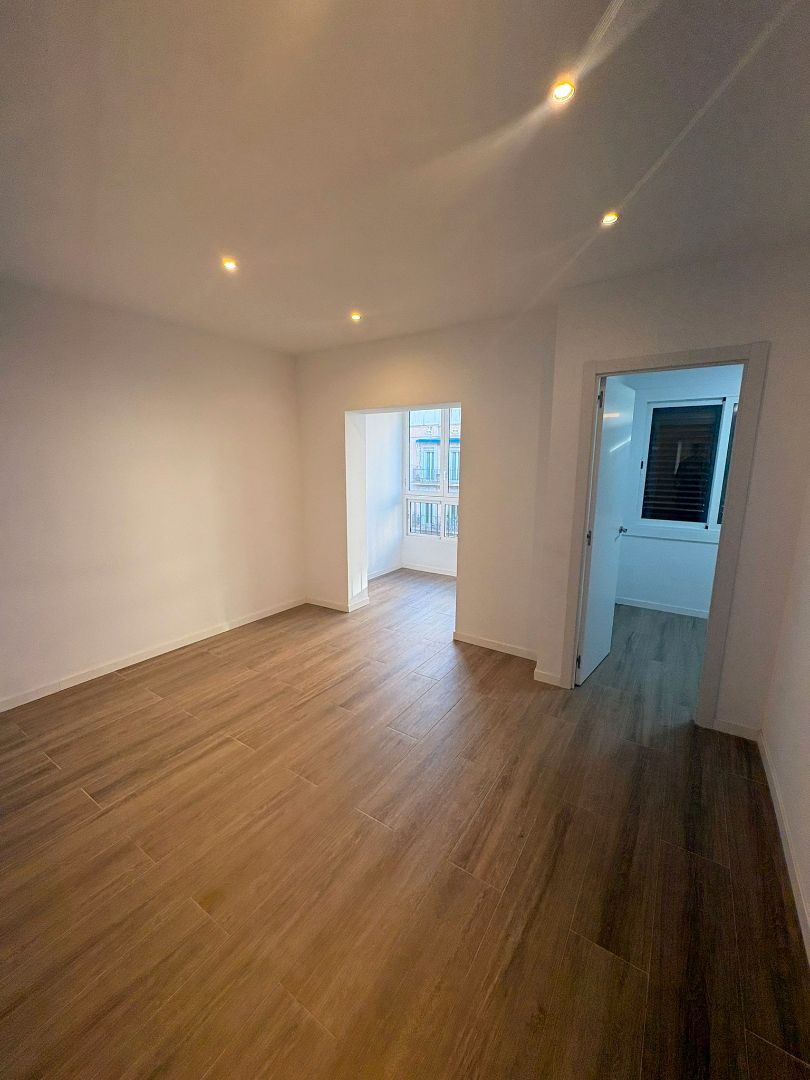 Flat for sale in  Barcelona Capital  with Air Conditioner, Heating and Oven